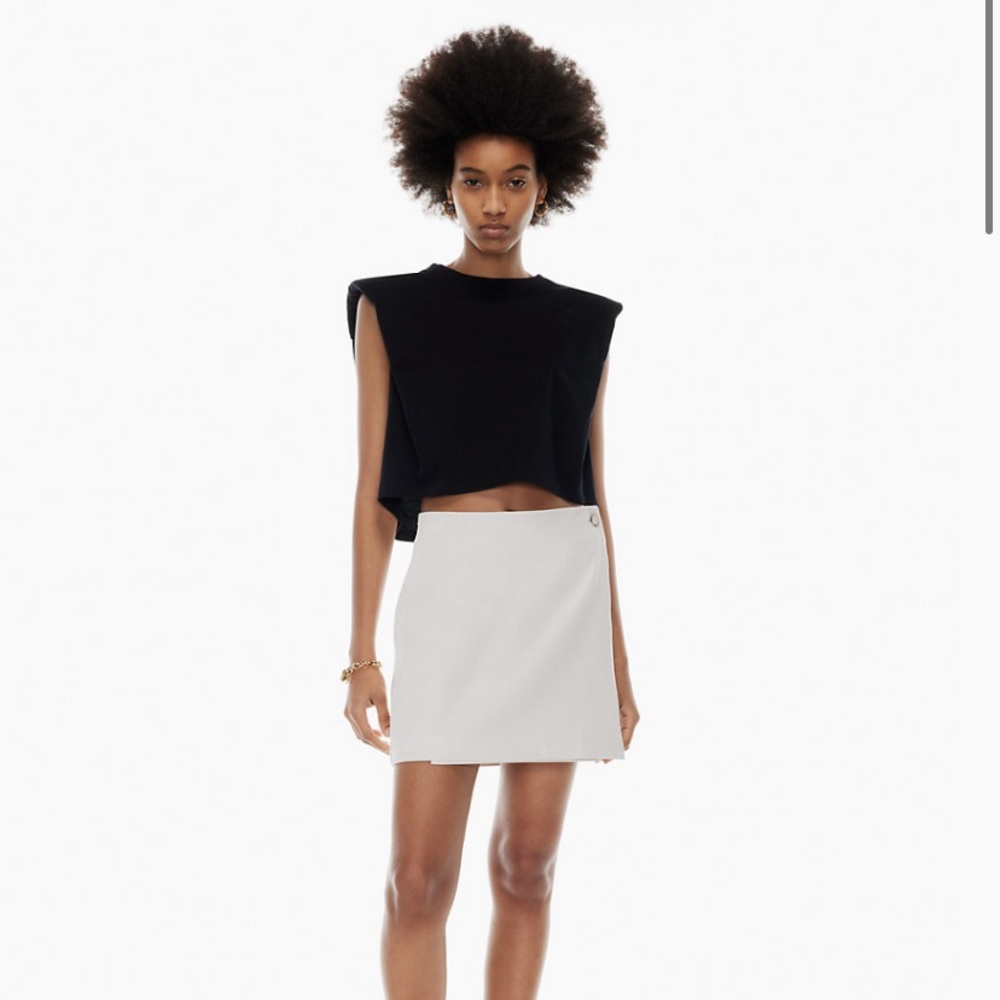 Aritiza Babaton Shoulder Pad Cropped T-Shirt NWT never been worn